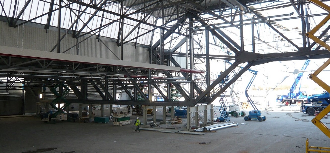 Hangar à avions en structure métallique