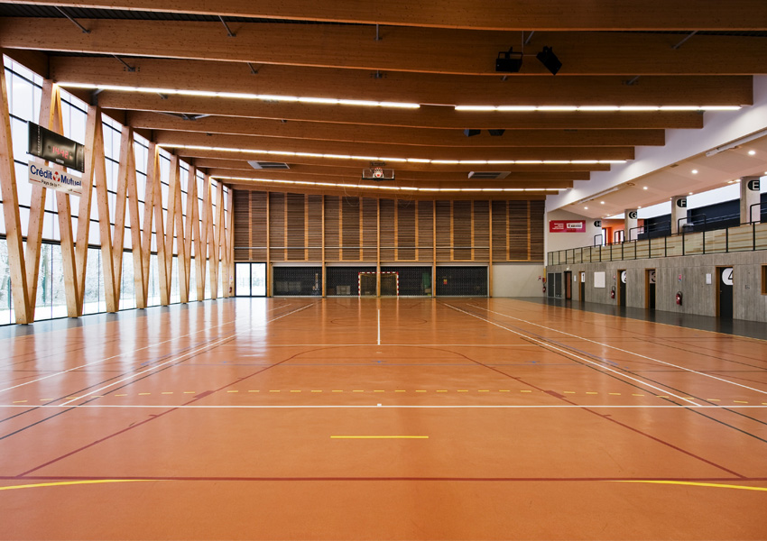 Réalisation d’un centre sportif et culturel en structure métallique.