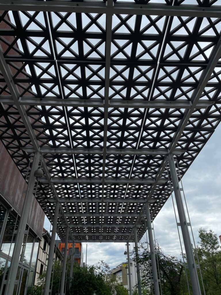 Pergola Place de l&rsquo;Hôtel de Ville SAINT-LOUIS, dans le Haut-Rhin